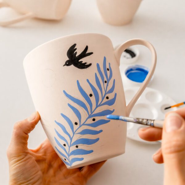 Malowanie kubka ceramicznego farbami