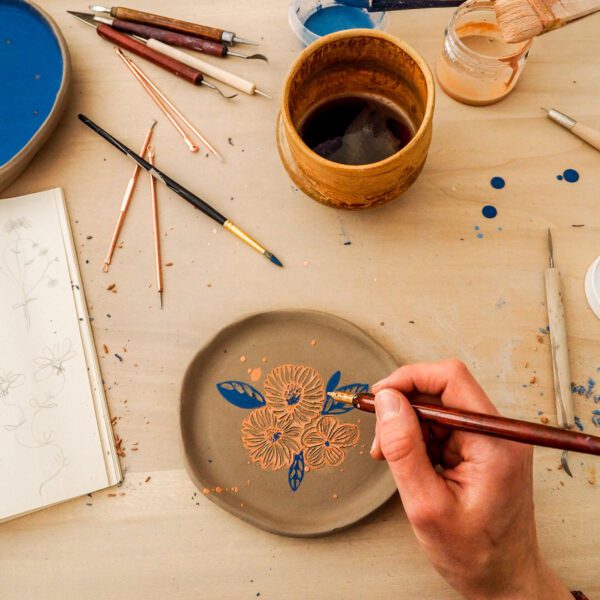 talerzyk dekorowany techniką sgraffito